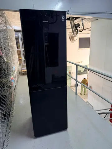 Hitachi ONLY ONE MONTHS USE , 410L Bottom Mount Refrigerator,  Dual Fan , DELIVERY + WARRANTY