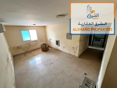 غرفه وصاله | الجرف 3 | سكن شيرنج شباب او عمال | قريب من السوق الصيني | تكيف مركزي | صيانه علي المالك