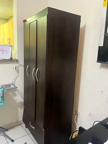 Dark brown 3-door wardrobe / Normal condition