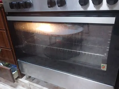 5 burner gass cooker 550 aed