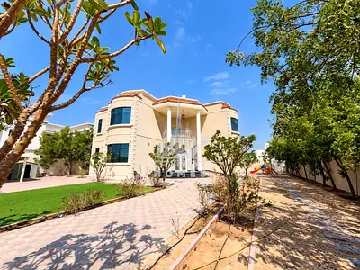 5 bd villa3 Majlis| Maid room| Laundry room| Garden