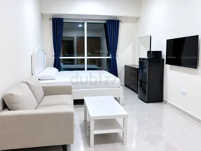 NEAR METRO BIG ROOM PRIVATE WASHROOM  KITCHEN GYM POOL (SINGLE OR COUPLE ONLY)
