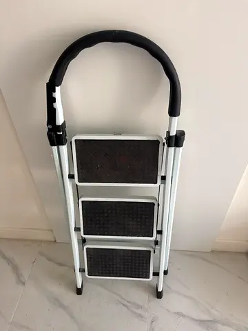 Foldable 3-Step Household Ladder / Step Stool - Lightweight and Compact