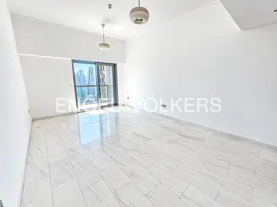 Spacious | Iconic Tower | Prime Marina Location