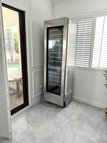 Miele built-in stainless steel single-door display Wine refrigerator/cooler - good condition latest