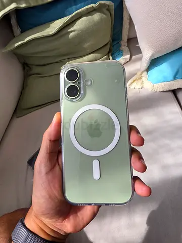 iPhone 17 (Green) with Clear MagSafe Case — Flawless Condition