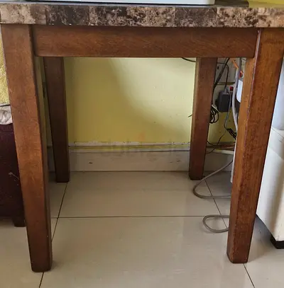 Wooden coffee table with a marble design and with 2 additional side tables