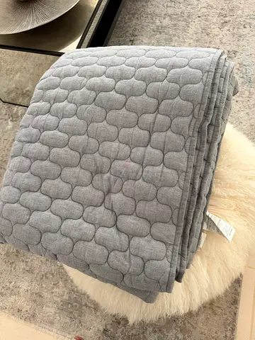 Crate and barrel king size quilt