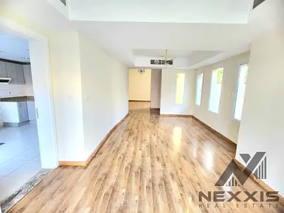 Upgraded - Beautiful Garden - Close to Lake