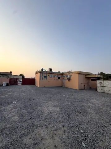 Distinctive enclosed plot (hawta) for rent at a bargain price