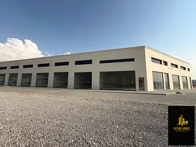 2000 sqft luxury shop/ good location free parking