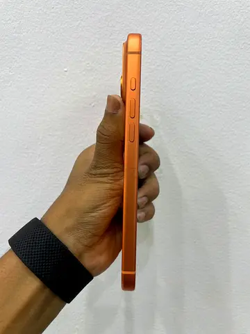 Apple iPhone 17pro max orange