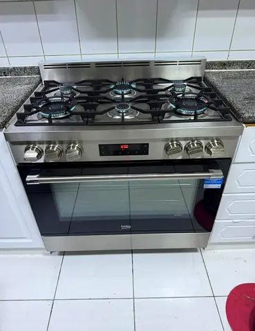 Beko 90 cm top gass oven electric cooker new model slightly used 6 burner gass cooker