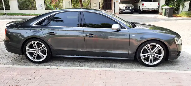 2013 Audi S8 GCC Specs