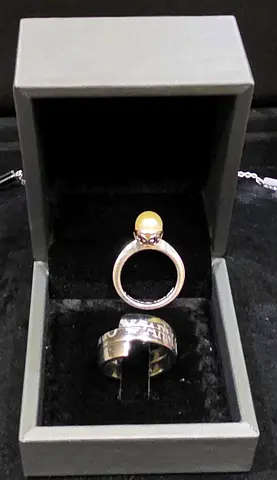 Armani-Silver ring set with pearl and engraved band