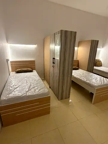 EXECUTIVE BEDSPACE FOR LADIES NEAR METRO 1200