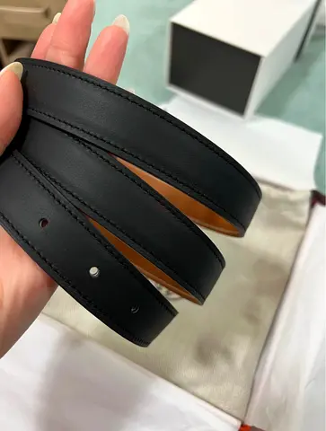 Genuine women’s Hermes black leather reversible belt - classic size - brand new