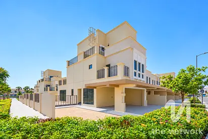 Luxurious 5BR Townhouse | Large Plot
