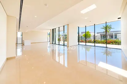 Luxury Living I Negotiable I Large Layout