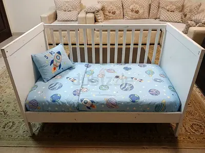 Wooden baby/toddler bed