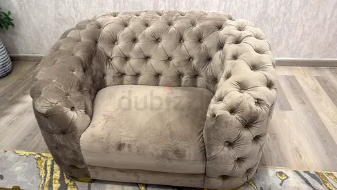 Comfortable tufted velvet single-seater armchair - beige