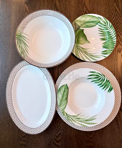 Elegant 20 Piece Dinnerware Set - Tropical Leaf Design - Serves 4