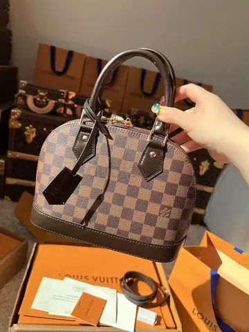 Lv ladies bag
