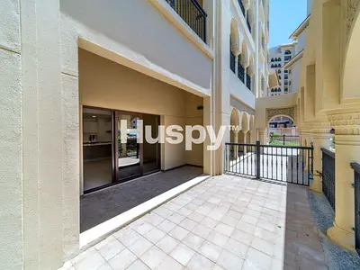 Courtyard View | Exclusive | Large Layout
