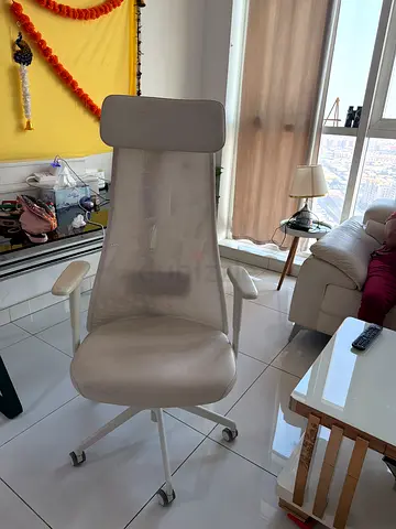 Ergonomic high-back office chair with headrest — good condition