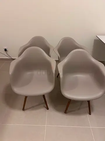 Set of 4 Modern Grey Armchairs with Wooden Legs