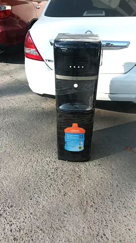 Bottom load water dispenser