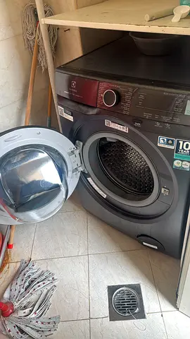 ELECTROLUX EWF1042R7SB washing machine 10kg (Sharaf DG 2.2 years warranty)