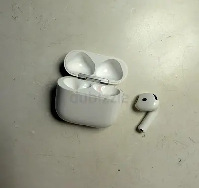 Single wireless earbud with charging case (one bud only) AirPods 4