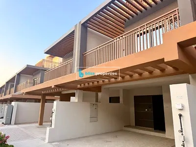 فرصة استثنائية | جديدة تماماً | جاهزة للسكن | 4 غرف نوم | أقل سعر في السوق