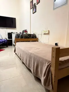 Bed space available (malayalis) rent 600 near guarden city,Ajman court