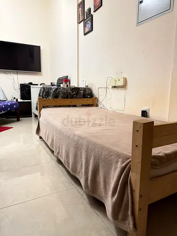 Bed space available (malayalis) rent 600 near guarden city,Ajman court