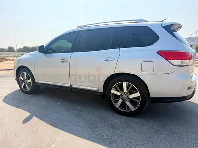 NISSAN PATHFINDER SL TOP GCC SINGKE OWNER PARTIAL SERVICE HISTORY FROM AGENCY