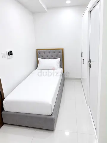 Private room SINGLE PERSON ONLY FREE PARKING (GYM POOL) BALCONY AND WASHROOM
