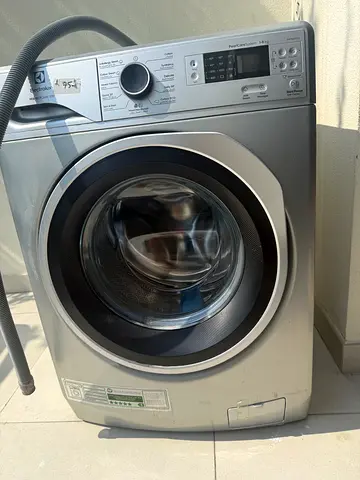 LG Front Load Washing Machine - 7kg, Silver, Good Working Condition