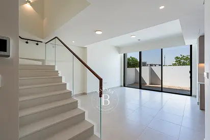 Corner Unit | Single Row | Close to Amenities