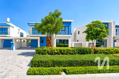 Vacant | Single Row | Next To Amenities