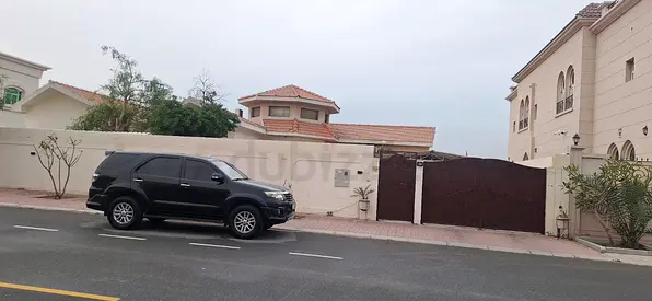 1 bed room with living room attached bath and kitchen in sharing family villa
