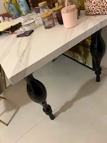Dining table for sale
