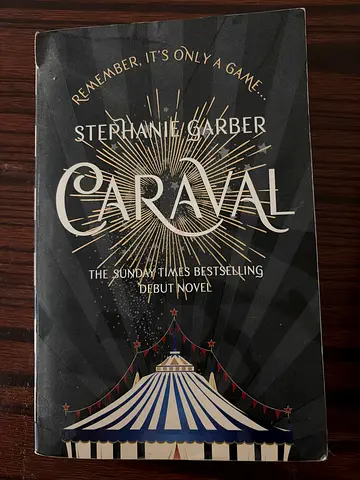 Caraval by Stephanie Garber - Paperback (used)