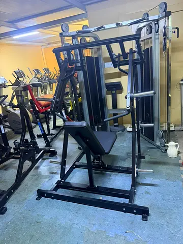 HAMMER STRENGTH
ISO- SHOULDER PRESS