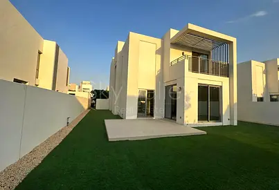 فيلا مستقلة مطلة على الحديقة | مجمع سكني للجولف