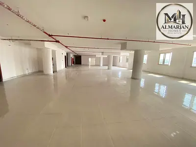 معرض باميزان اول ساكن للايجار السنوي بالمويهات يشمل مساحة18700 قدام وكهرباء 3 فاز مع3 مخزن و4 غرفة غسيل و3 مصاعد تسهيلات بالسداد بموقع حيوي