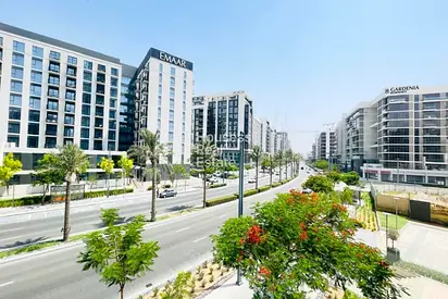 Spacious Large Layout | Stunning Boulevard View