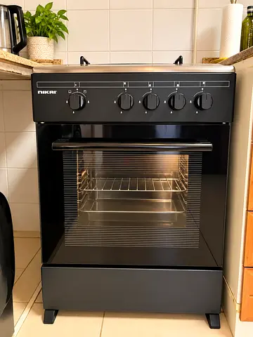 Nikai 50x55 4 burner gas cooker, Oven and grill function - perfect condition