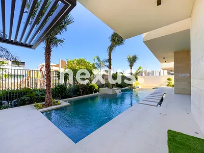 5BD| FULLY UPGRADED INCL BASEMENT| LAGOON FACING